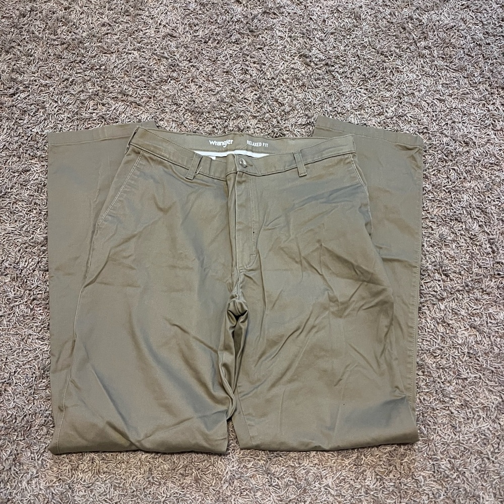 Wrangler Men’s Relaxed Fit Khaki Pants